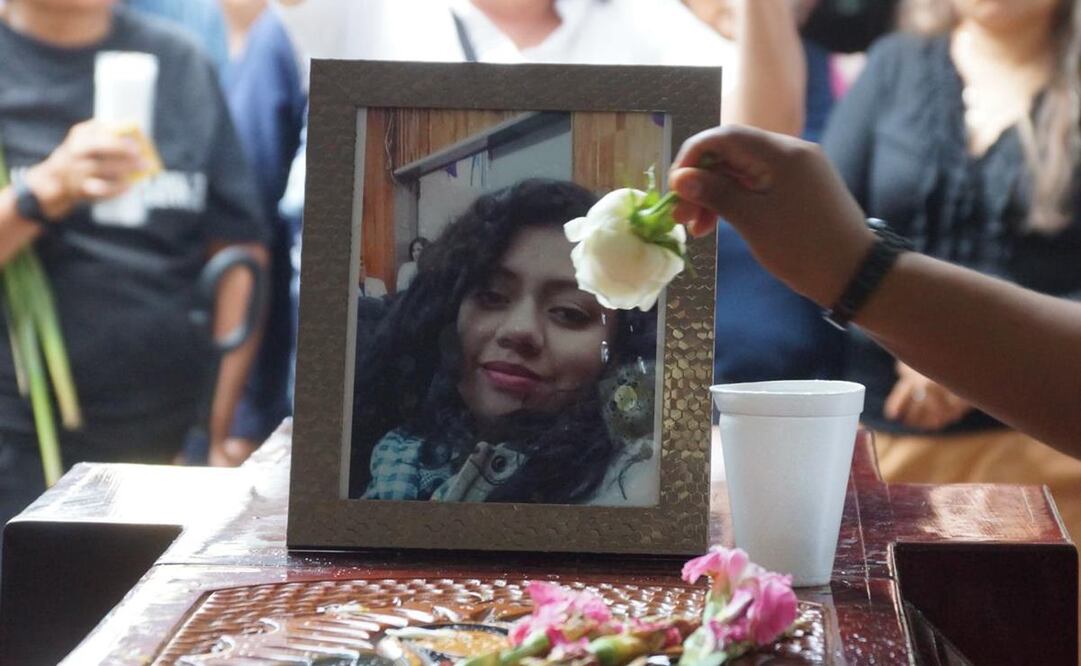 Judith Vianney fue despedida por familiares y amigos en el panteón Jardín de la capital oaxaqueña. Foto: Edwin Hernández