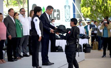 “En otros estados están quemando negocios, en Oaxaca hay paz”, dice Murat al reconocer a policías