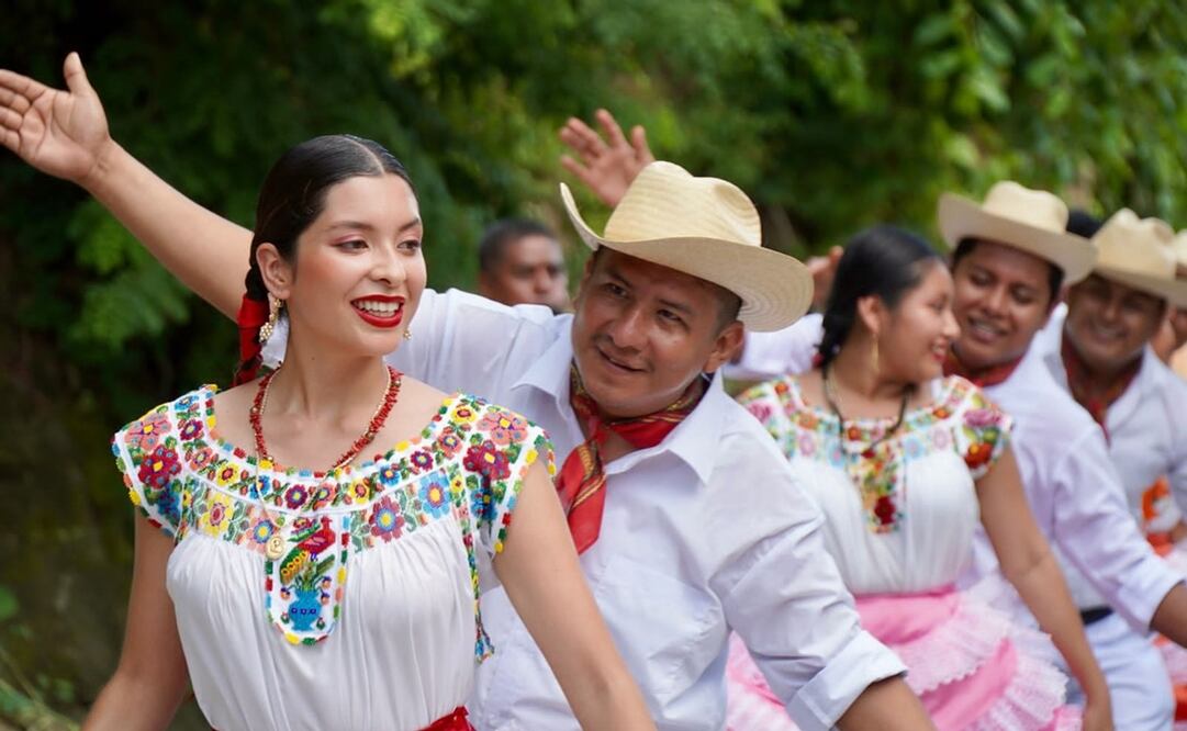 Tututepec revive su alma zapoteca este agosto con Yucu Saa frente al imponente Cerro del Jaguar. Foto:  Gobierno Villa de Tututepec 2022-2024