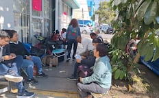 Trabajadores del IEBO inician "paro de brazos caídos" y anuncian toma de edificios de gobierno de Oaxaca