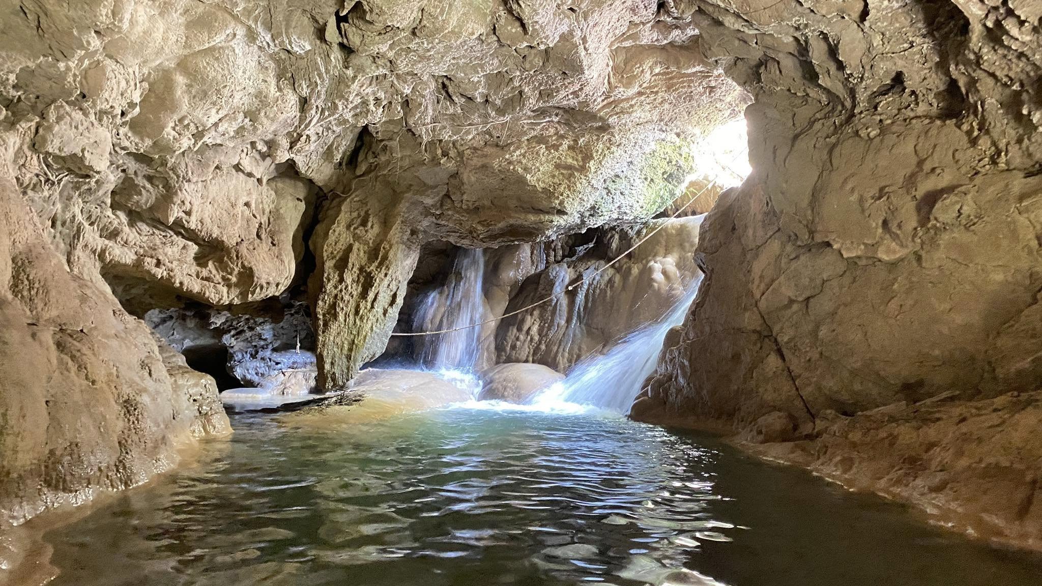 Cuevas en el paraje de Copalitilla. Foto: Cascadas Magicas de Copalitilla Oficial