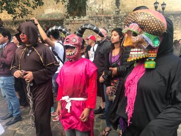 "Diablos" de Tilcajete "toman" la capital oaxaqueña