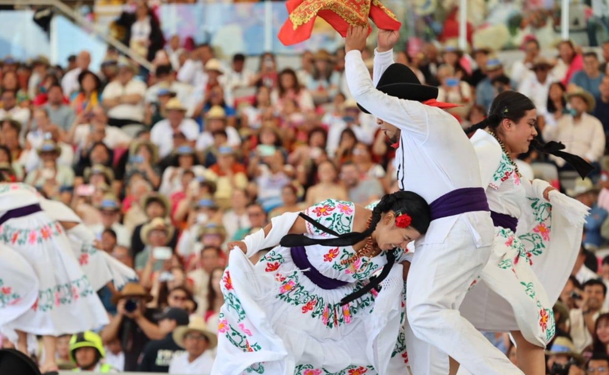 Cuál es el baile tradicional de Oaxaca donde las mujeres golpean a los hombres a cabezazos