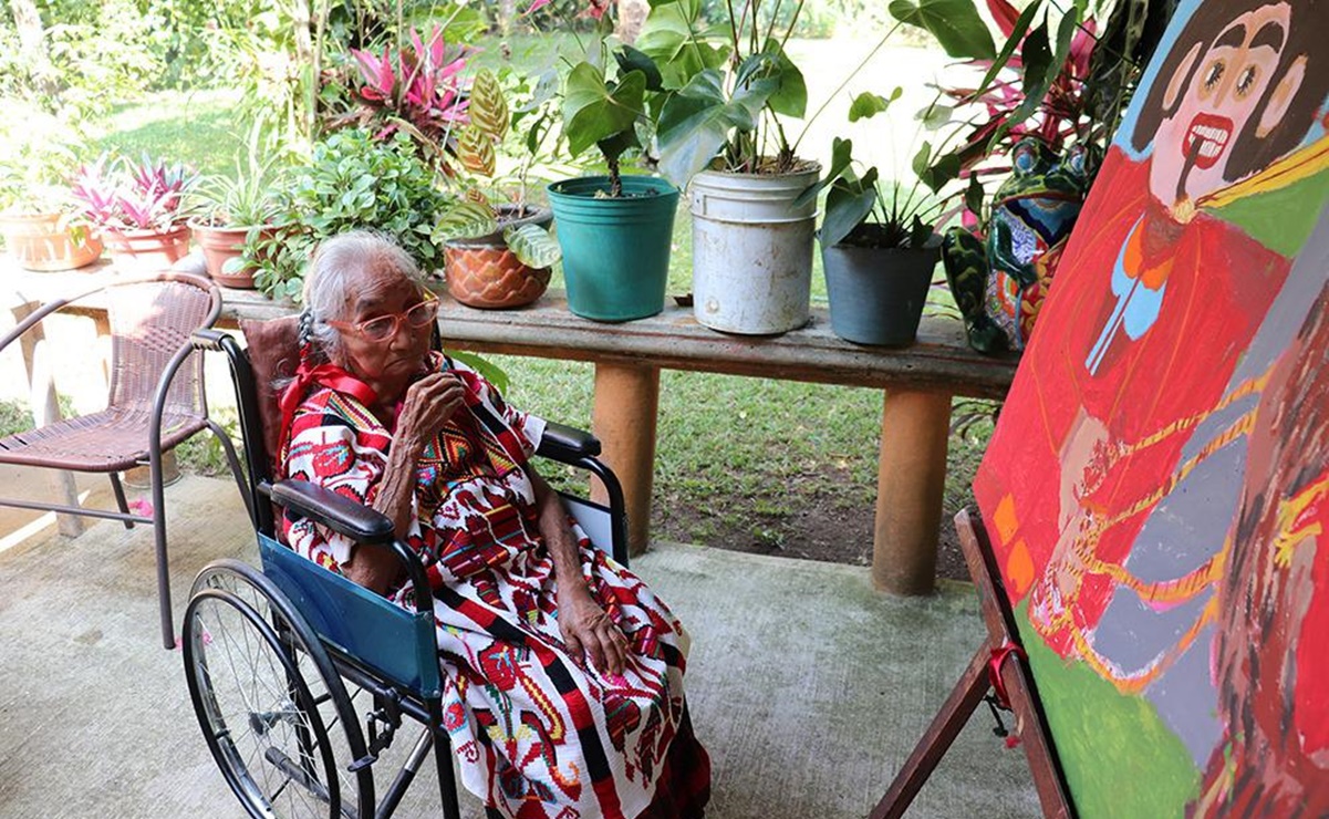 Reconocen a la pintora Carmen Javier, la más longeva del país, como Tesoro Humano Vivo de Oaxaca. Foto: Edwin Hernández