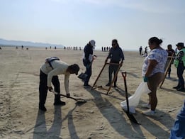 Comunidad de Salinas del Marqués detiene saneamiento de playa; acusa exclusión de empleo temporal