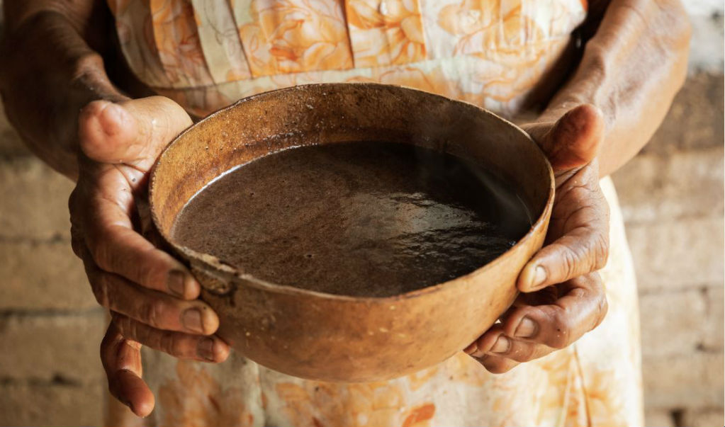 Bebidas sagradas de Oaxaca, los secretos de la tradición en un libro