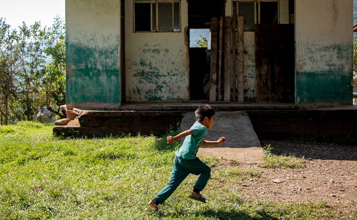 Estudiar entre carencias. Recortan programas y dejan sin recursos a escuelas bilingües de Oaxaca