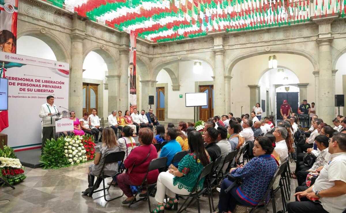 Previo a Grito de Independencia, liberan a 170 hombres y mujeres indígenas en Oaxaca. Foto: Especial