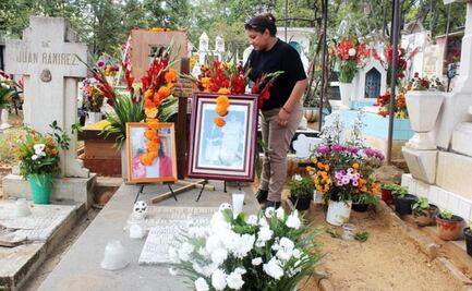 Llama Murat a los 570 municipios a cerrar panteones para Día de Muertos y celebrar en casa