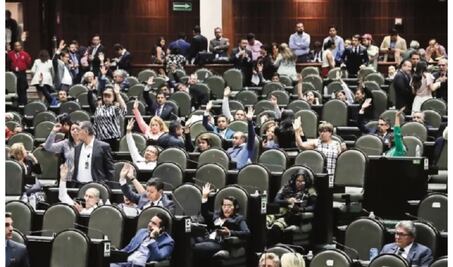 Eliminan en San Lázaro que burócratas trabajen en sábado