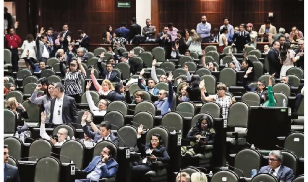 Eliminan en San Lázaro que burócratas trabajen en sábado