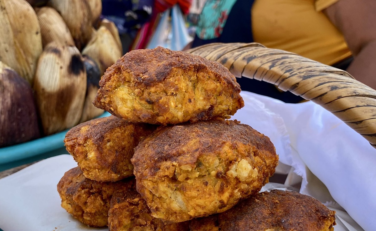 Prueba el guetabingui, tortita zapoteca de maíz y camarón, joya culinaria del Istmo de Tehuantepec con siglos de historia y sabor. Foto: X @PaolaNorman.