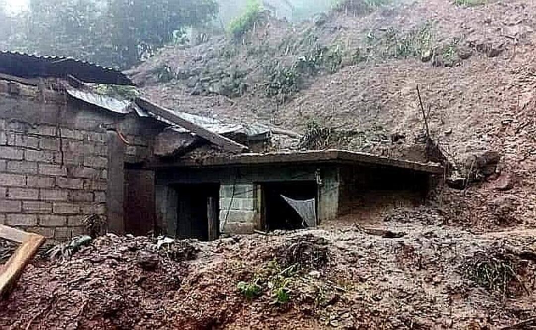 Confirman fallecimiento de 3 personas en zona de derrumbe en San Francisco Telixtlahuaca, Oaxaca. Foto: Especial