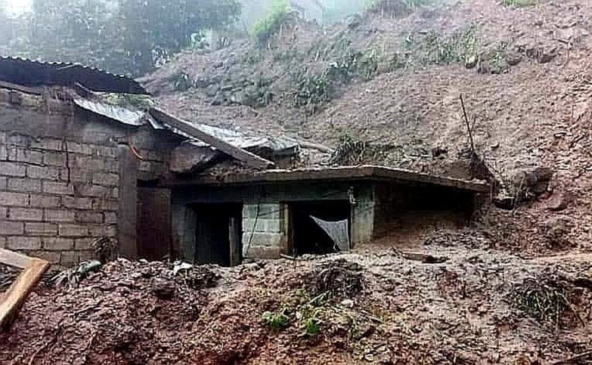 Confirman fallecimiento de 3 personas en zona de derrumbe en San Francisco Telixtlahuaca, Oaxaca. Foto: Especial
