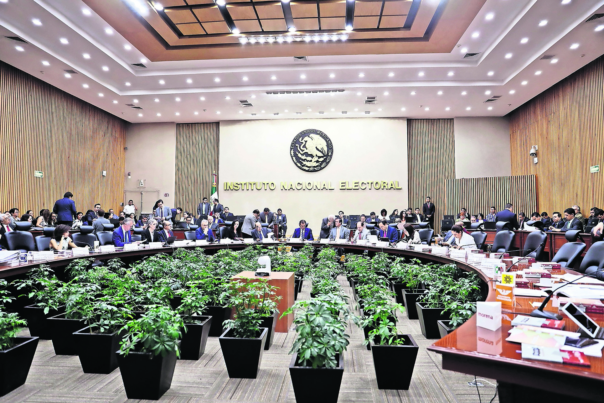 Van por tres debates entre presidenciables