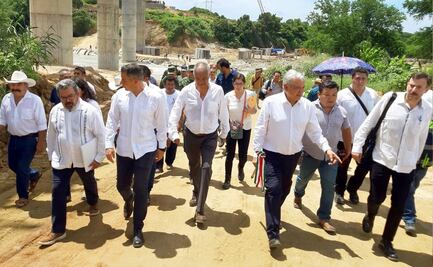AMLO constata avance de 83.85% en autopista Oaxaca-Costa, en su visita 29 a la entidad