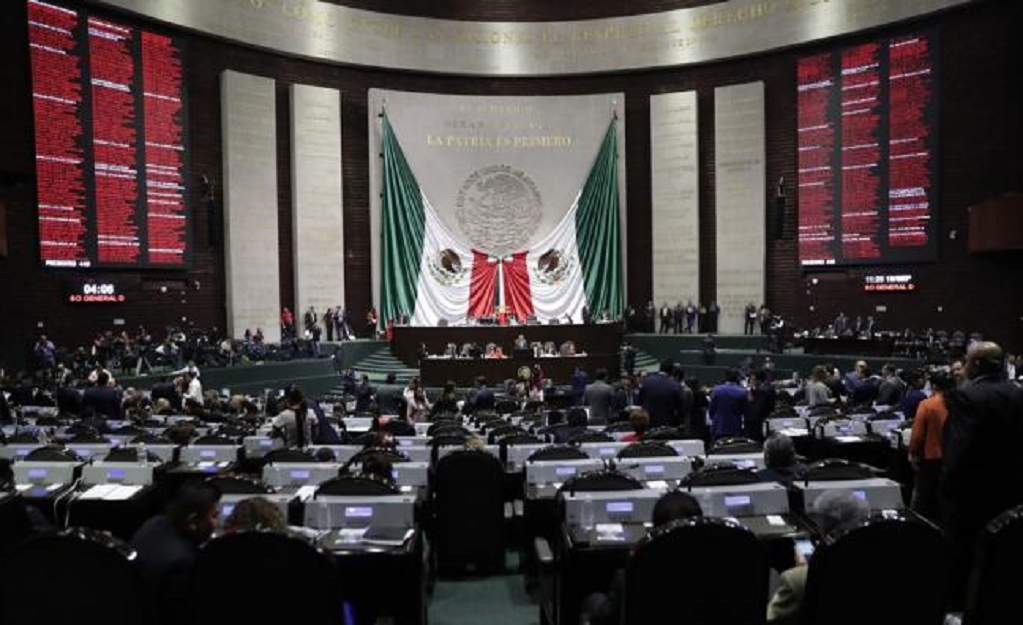 Con tómbola, diputados de Morena definen oficinas y curules