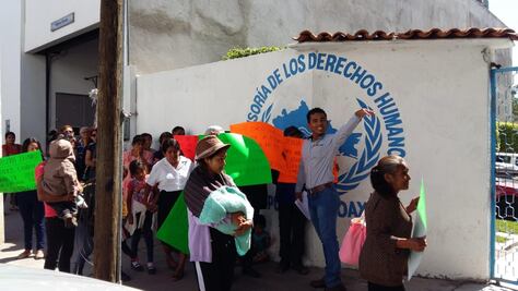 Viudas y huérfanos de Loxicha exigen en DDHPO castigo a los responsables de asesinatos en la comunidad