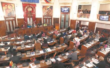 Entre tensiones con Bolivia, Evo viaja a Cuba