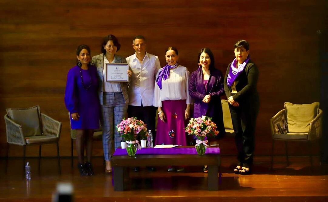 Colectivo 50+1 reconoce a doctora de Oaxaca por descubrir un tratamiento contra el VPH. Foto: Especiales