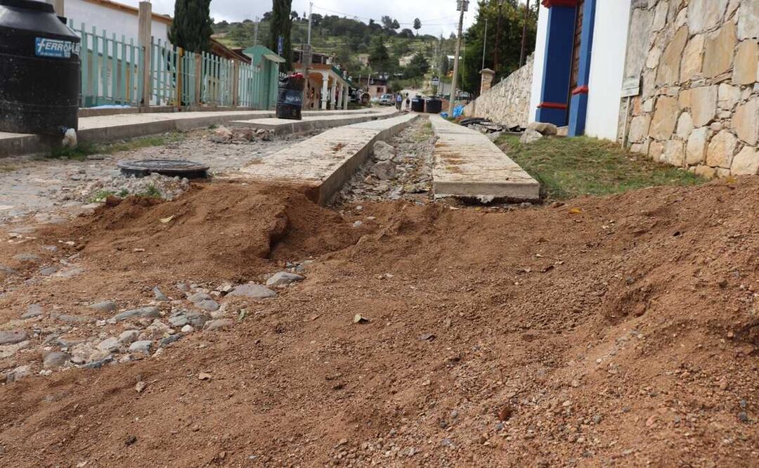 Por carretera inconclusa, anuncia Chicahua bloqueo de autopista en Oaxaca. Fotos: Antonio Mundaca