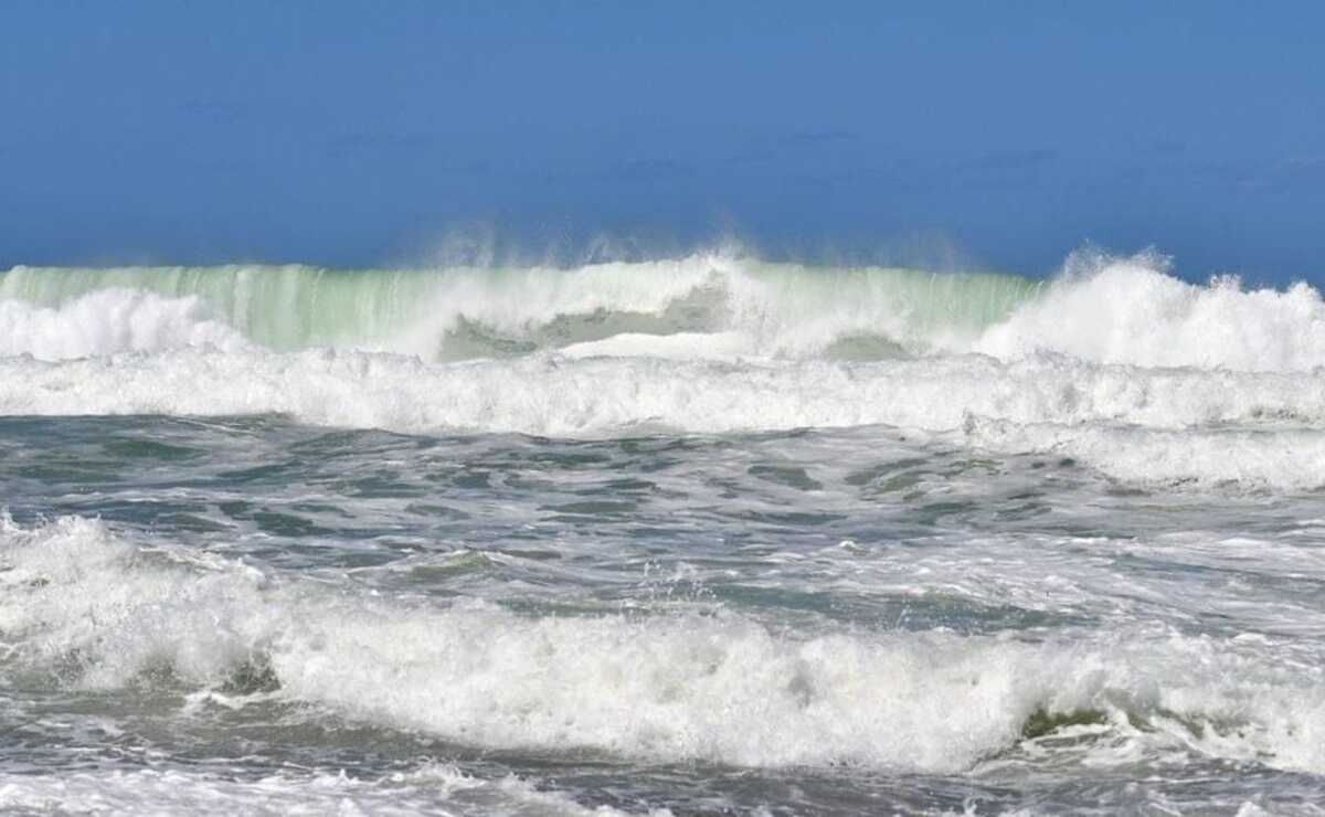 Advierten oleaje de más de dos metros de altura por mar de fondo en costas de Oaxaca. Foto: Especial