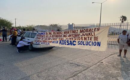 Huelguistas despedidos exigen pago de salarios caídos con protesta en refinería de Salina Cruz