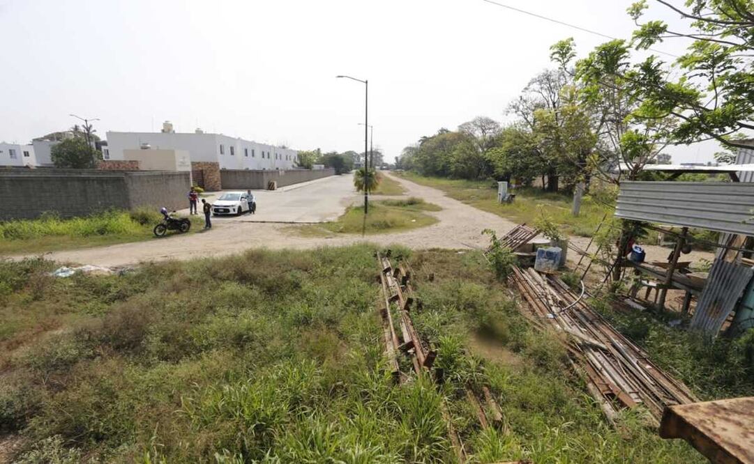 Hospital en Tuxtepec: una promesa que sólo ha quedado en simulación y piedras. Fotos: Antonio Mundaca