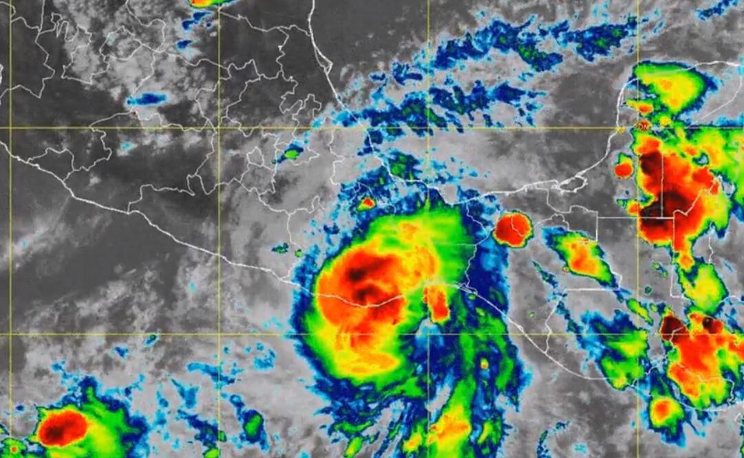 Huracán Agatha pierde fuerza sobre Oaxaca, ahora es categoría 1. Foto: Protección Civil México