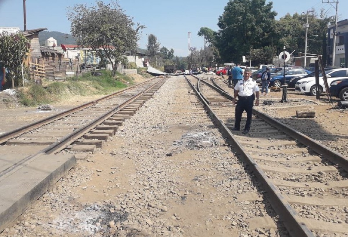 Libera la CNTE vías del tren en Uruapan, Michoacán; no se registran más bloqueos