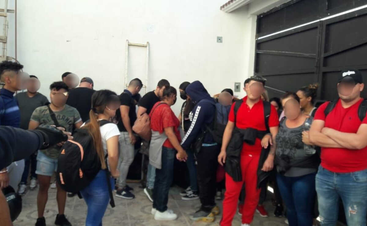 Los migrantes fueron resguardados y se encuentran en buen estado de salud. Foto: FGEO
