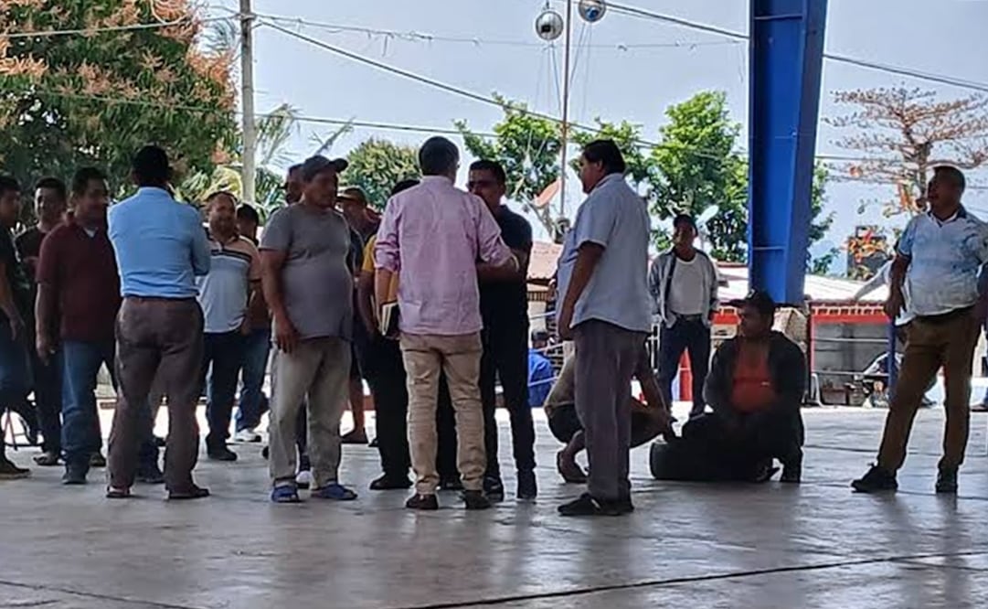 Comuneros de Santa María Chimalapa reclaman que no fueron recibidos por la Segob. Foto: Especial