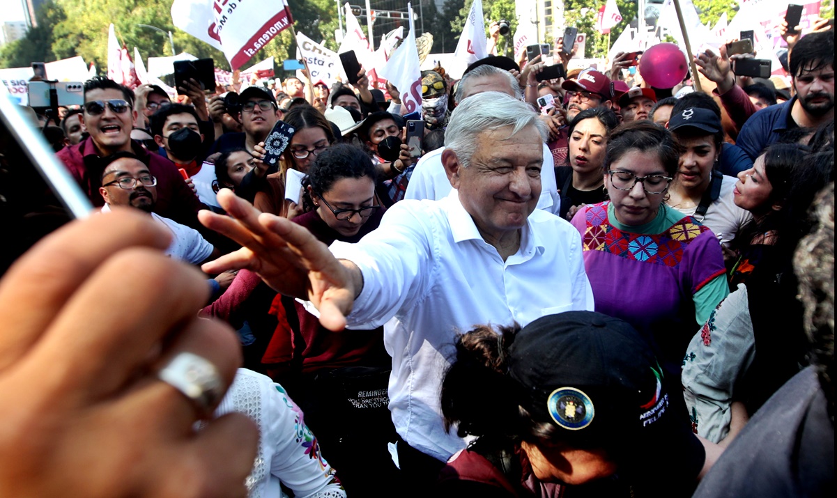 “No me preocupa, tengo mi conciencia tranquila”: AMLO sobre denuncia en INE por uso de recursos públicos en marcha