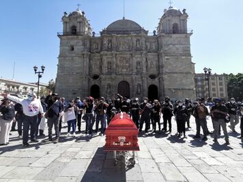Con indignación y rabia, periodistas de Oaxaca exigen justicia por asesinato de Heber López