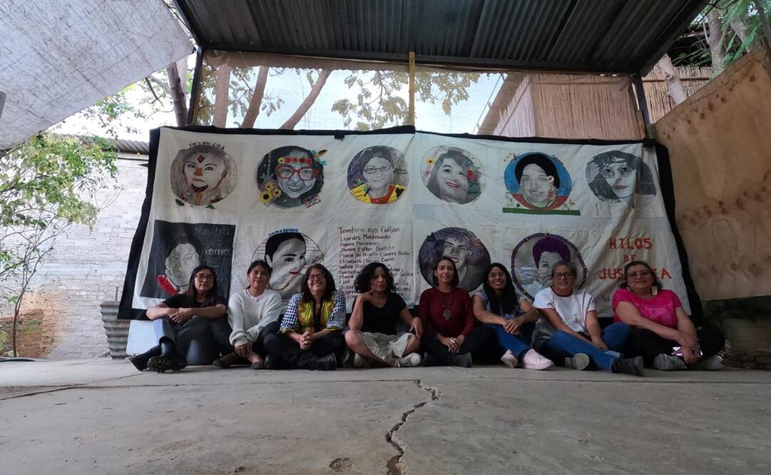 Con bordados e hilos de colores, Red de Mujeres Periodistas de Oaxaca honra a comunicadoras asesinadas. Fotos: Cortesía Red de Mujeres Periodistas de Oaxaca