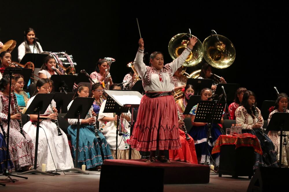 La banda Mujeres del Viento Florido también canta sin miedo desde las montañas de Oaxaca. Foto: Carlos Mejía