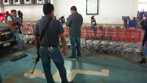 Balacera en tienda de autoservicio  deja un herido;  no hay detenidos