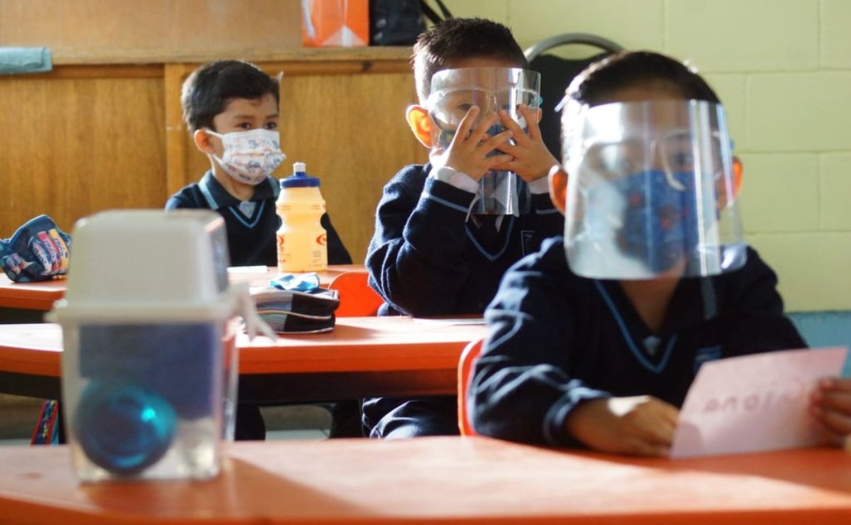 Regresan a clases presenciales 2 mil 686 escuelas públicas de Oaxaca