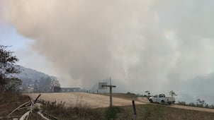 Dos incendios fuera de control en la zona triqui de Oaxaca; fuego avanza hacia el Cecyteo en Sabana Copala 