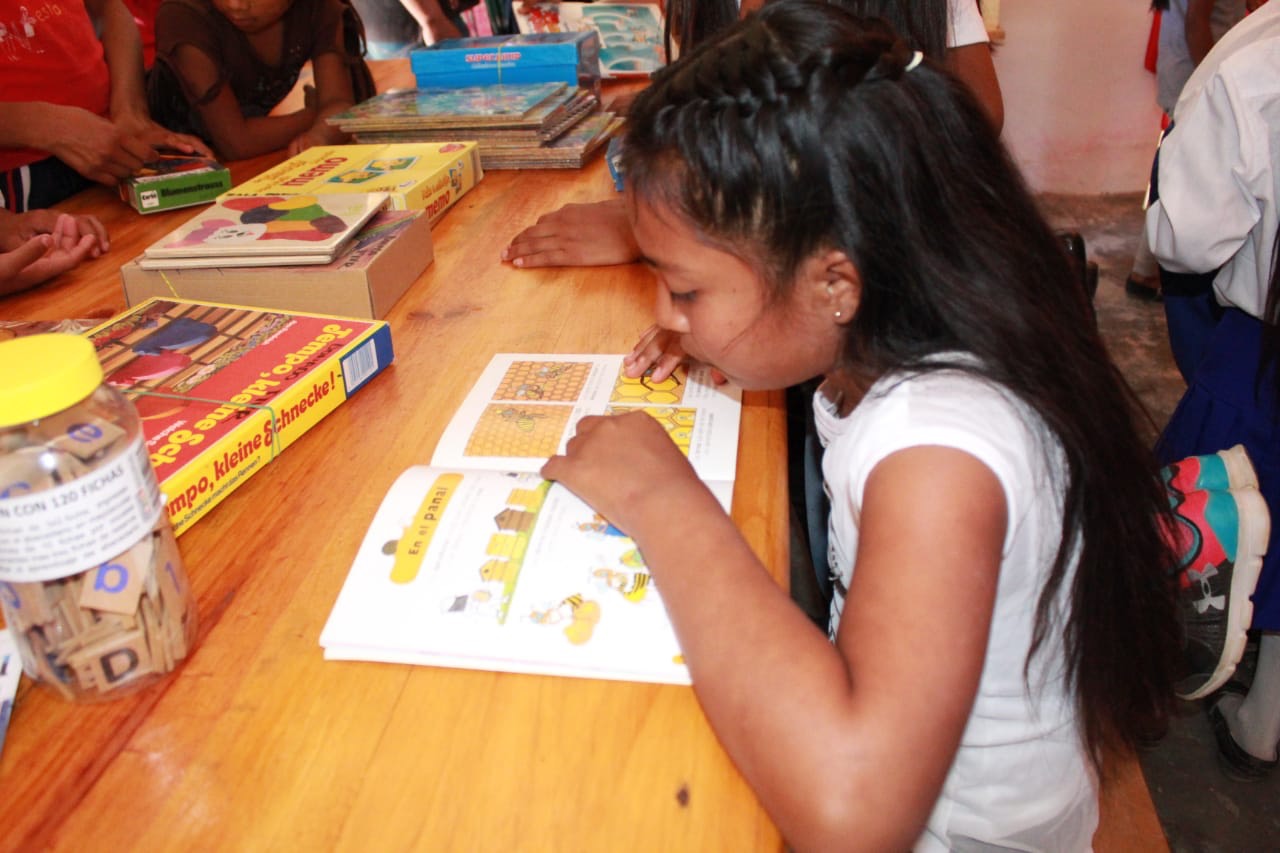 Comunidad chontal en Tepalcatepec estrena su primera biblioteca