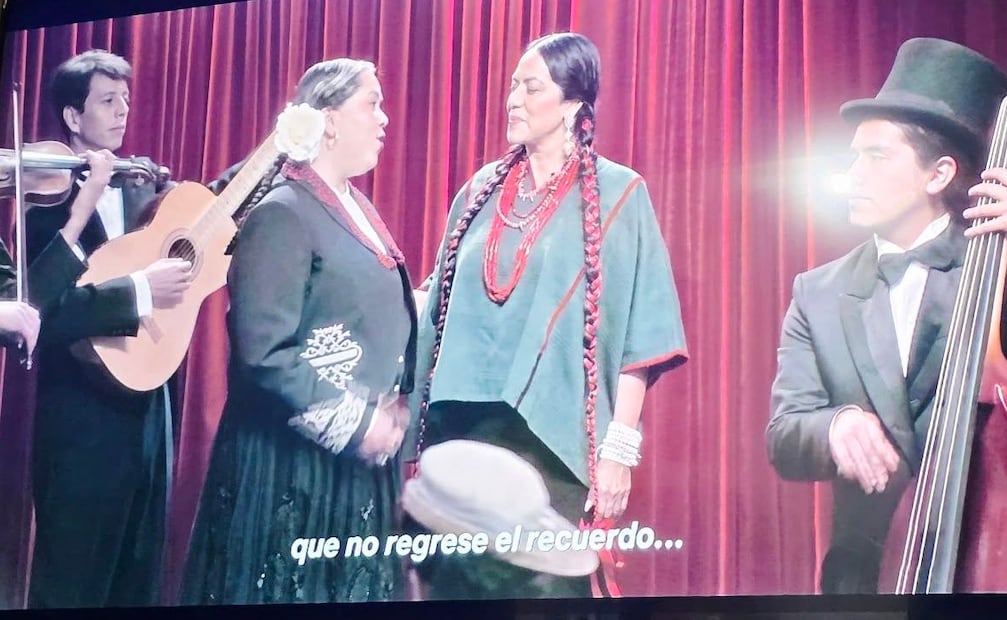 Lila Downs y Vivir Quintana en "Mal de amores". Foto: captura de pantalla Netflix