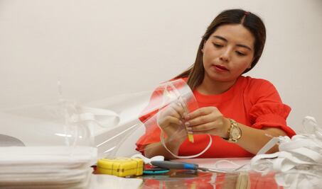 'Makers' oaxaqueños unen a familias y empresarios locales para crear caretas contra Covid-19