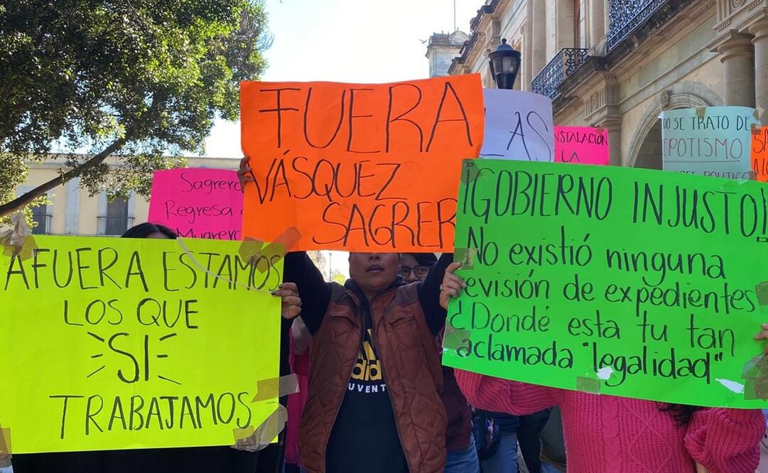Trabajadores despedidos por el gobierno de Jara protestando contra el decreto. Foto: Juan Carlos Zavala