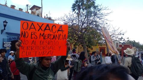 Detienen a 6 activistas y defensores durante marcha contra la gentrificación en Oaxaca