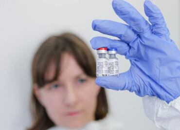Rusia anuncia "primera" vacuna contra el coronavirus y la bautiza "Sputnik V"