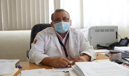 “Si llegan más pacientes Covid, los equipos de protección no nos van a alcanzar”: director del ISSSTE