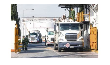 Dueños de pipas salen “ganones” en lucha contra huachicol
