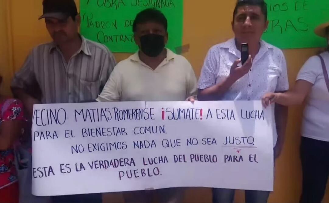 Mantienen colonos de Matías Romero, Oaxaca, toma de palacio municipal; exigen transparencia. Foto: Especial