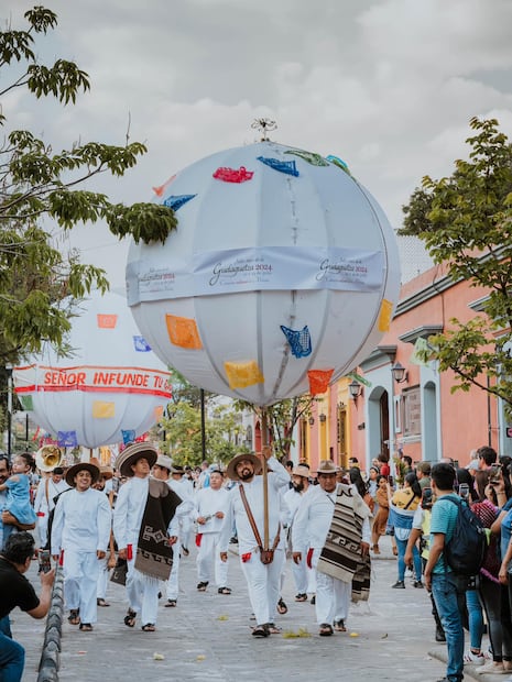 Las marmotas son elementos característicos en las calendas de Oaxaca. Foto: FB@Mónica Belén López Javier