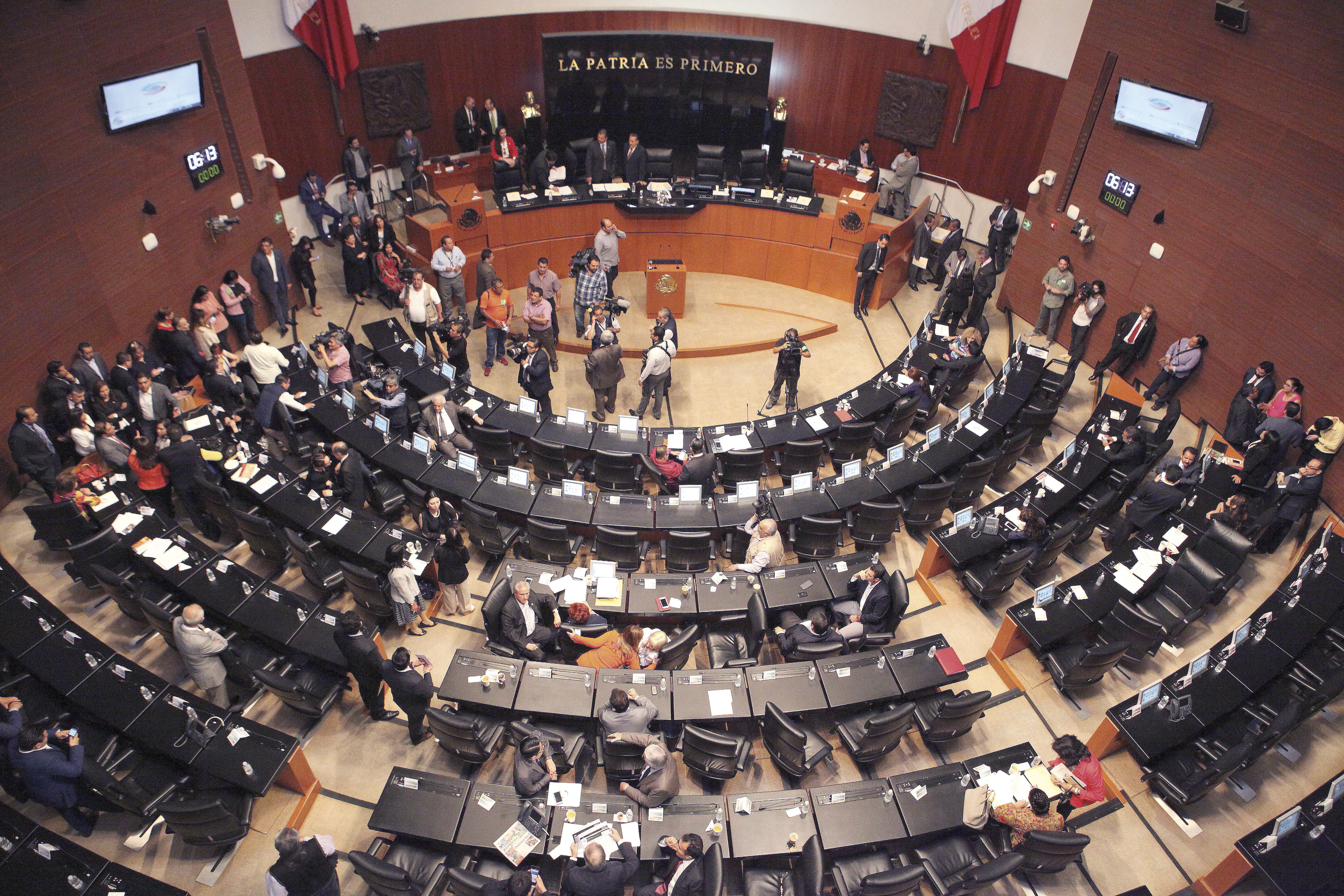 Congreso aprueba alza a ingresos de la alta burocracia